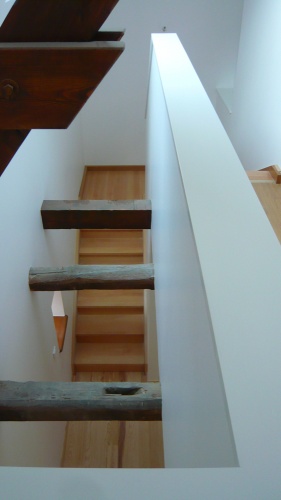 Maison B : vide sur escalier
